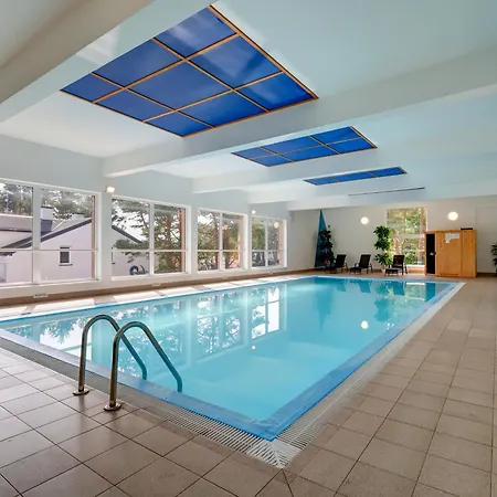 Maly Dabek I Dom Z Dostepem Do Basenu Wewnetrznego, Zewnetrznego, Brodzikow Dla Dzieci, Sali Zabaw Oraz Animacji Hébergement de vacances Poddąbie