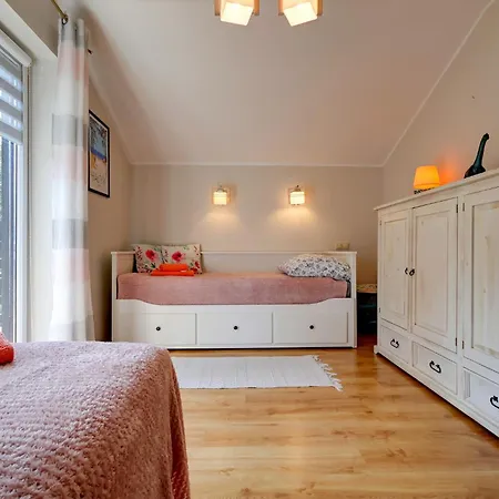 Ferienhaus Maly Dabek I Dom Z Dostepem Do Basenu Wewnetrznego, Zewnetrznego, Brodzikow Dla Dzieci, Sali Zabaw Oraz Animacji Poddąbie