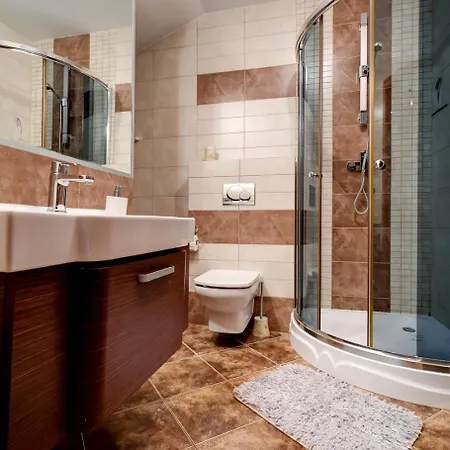 Maly Dabek I Dom Z Dostepem Do Basenu Wewnetrznego, Zewnetrznego, Brodzikow Dla Dzieci, Sali Zabaw Oraz Animacji *