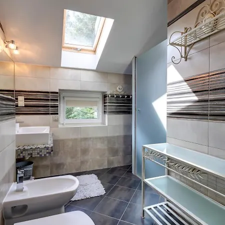 Maly Dabek I Dom Z Dostepem Do Basenu Wewnetrznego, Zewnetrznego, Brodzikow Dla Dzieci, Sali Zabaw Oraz Animacji