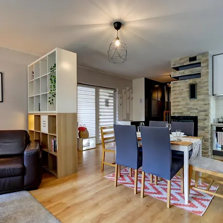 Dom wakacyjny Mały Dąbek I Dom Z Dostępem Do Basenu Wewnętrznego, Zewnętrznego, Brodzików Dla Dzieci, Sali Zabaw Oraz Animacji Poddąbie