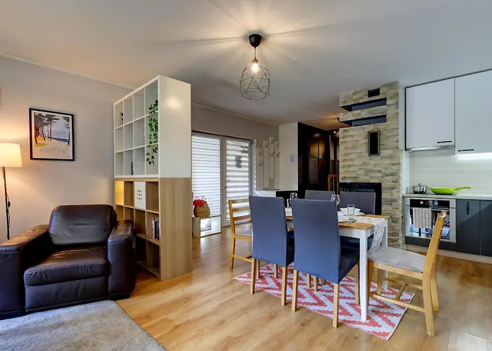 Dom wakacyjny Mały Dąbek I Dom Z Dostępem Do Basenu Wewnętrznego, Zewnętrznego, Brodzików Dla Dzieci, Sali Zabaw Oraz Animacji Poddąbie