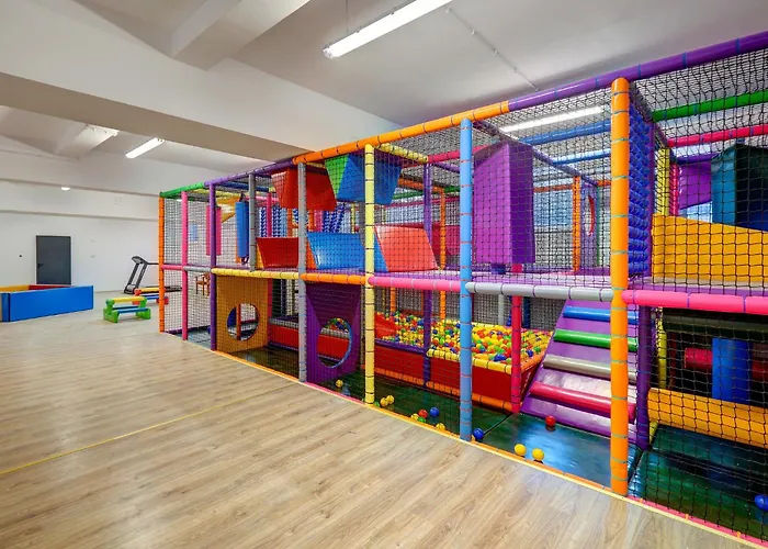 Dom wakacyjny Mały Dąbek I Dom Z Dostępem Do Basenu Wewnętrznego, Zewnętrznego, Brodzików Dla Dzieci, Sali Zabaw Oraz Animacji *